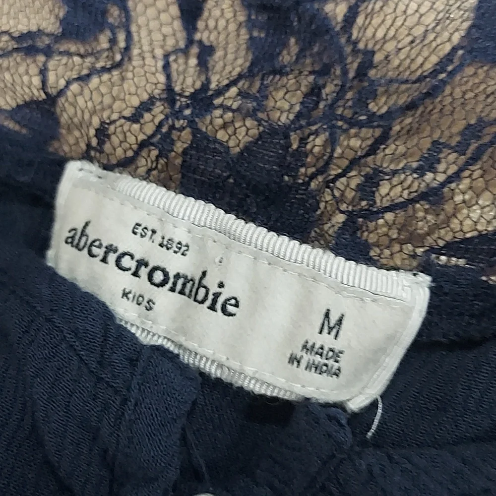 Abercrombie Kids Navy Lace button Accent Romper size M - Picture 3 of 7